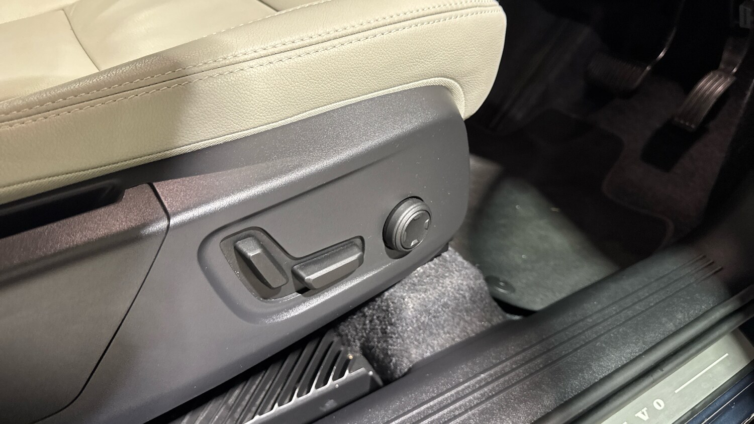 Used Volvo XC40 2025 for sale - 77127294: Photo 17