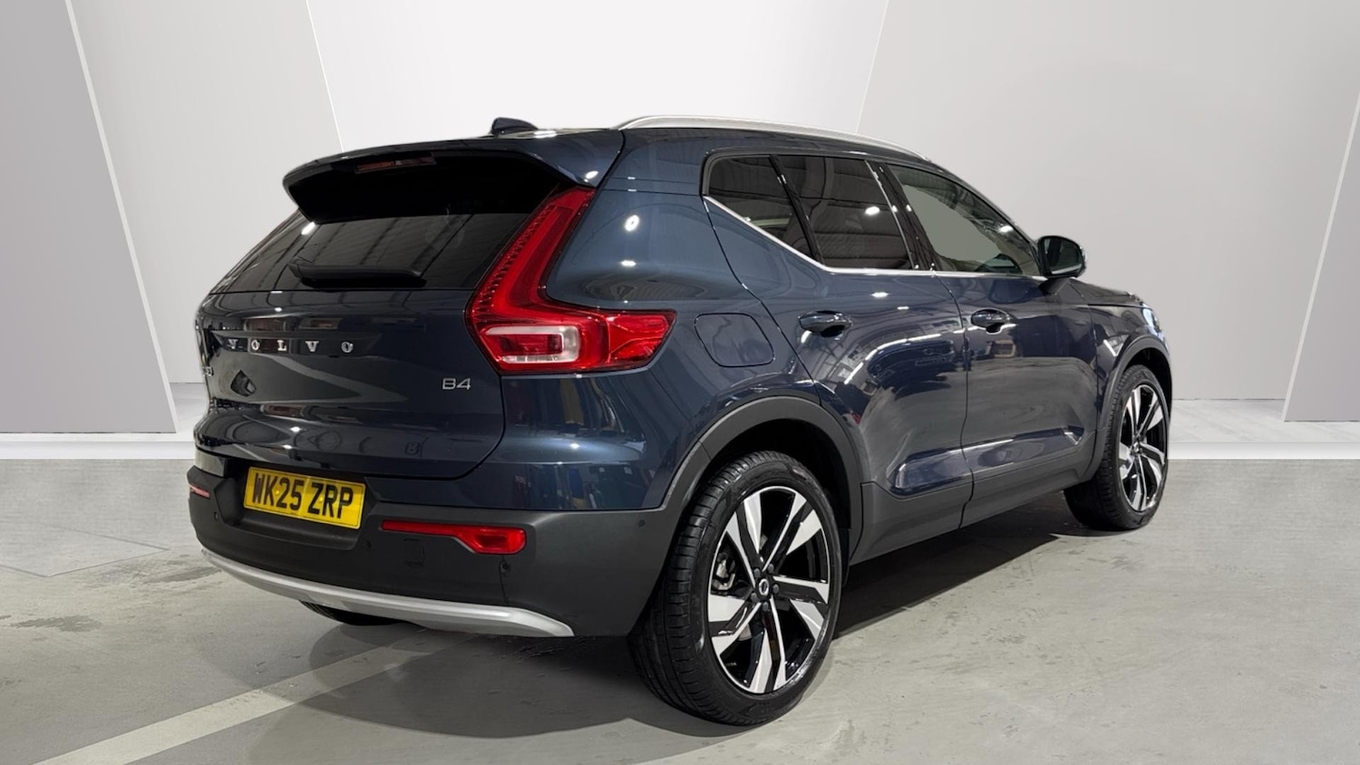 Used Volvo XC40 2025 for sale - 77127294: Photo 2