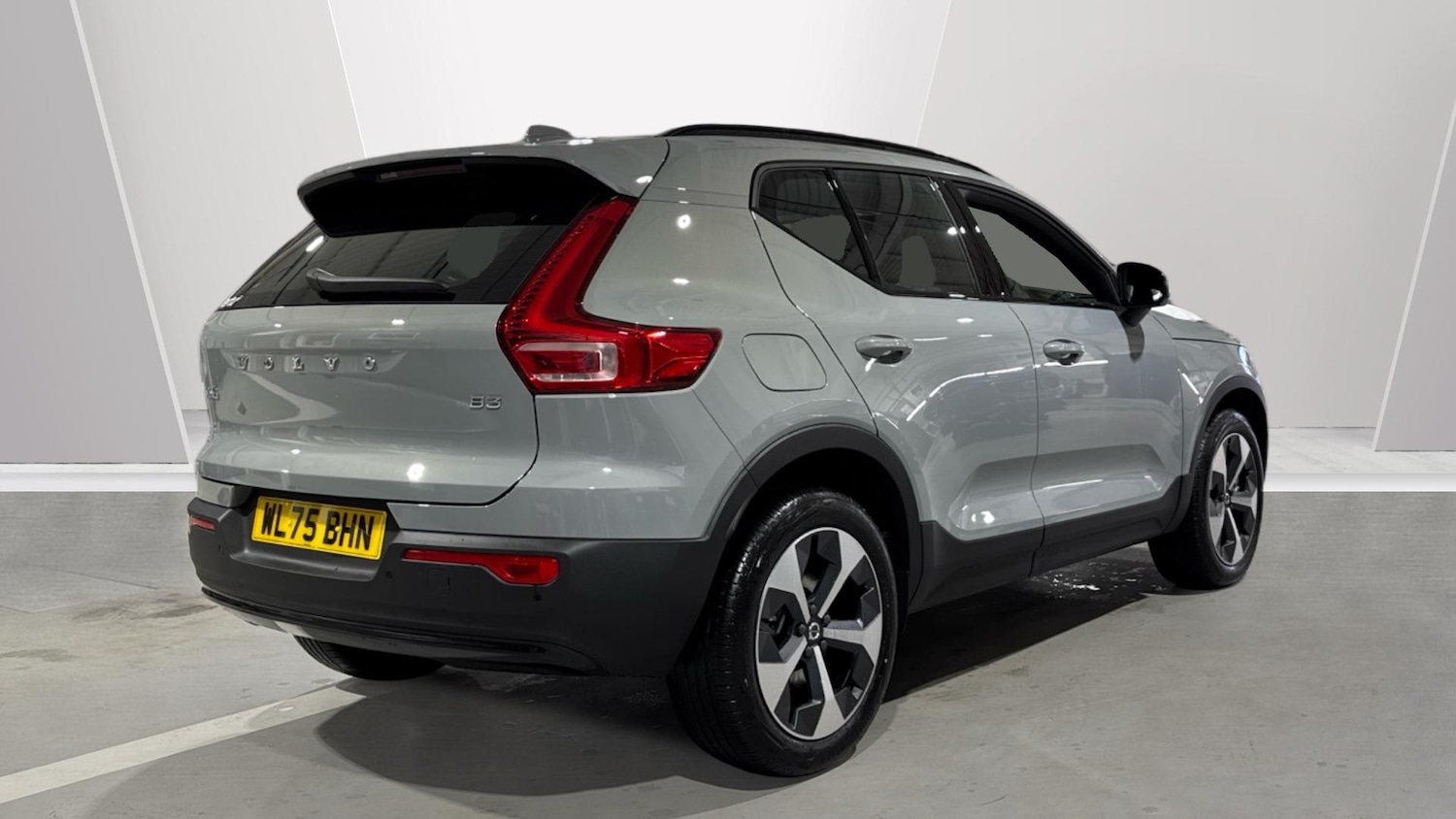 Used Volvo XC40 2025 for sale - 76858668: Photo 2