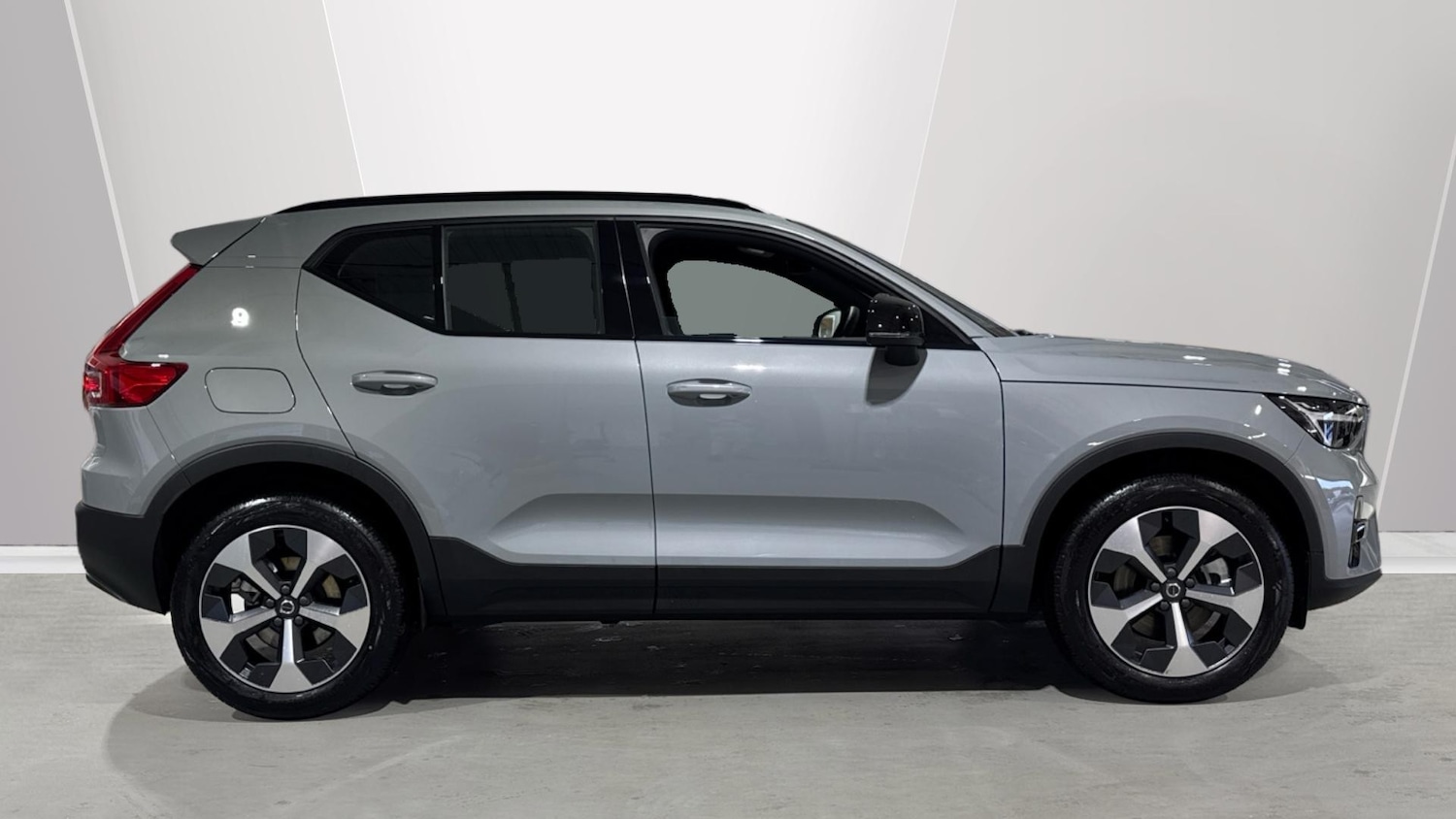 Used Volvo XC40 2025 for sale - 76858668: Photo 3