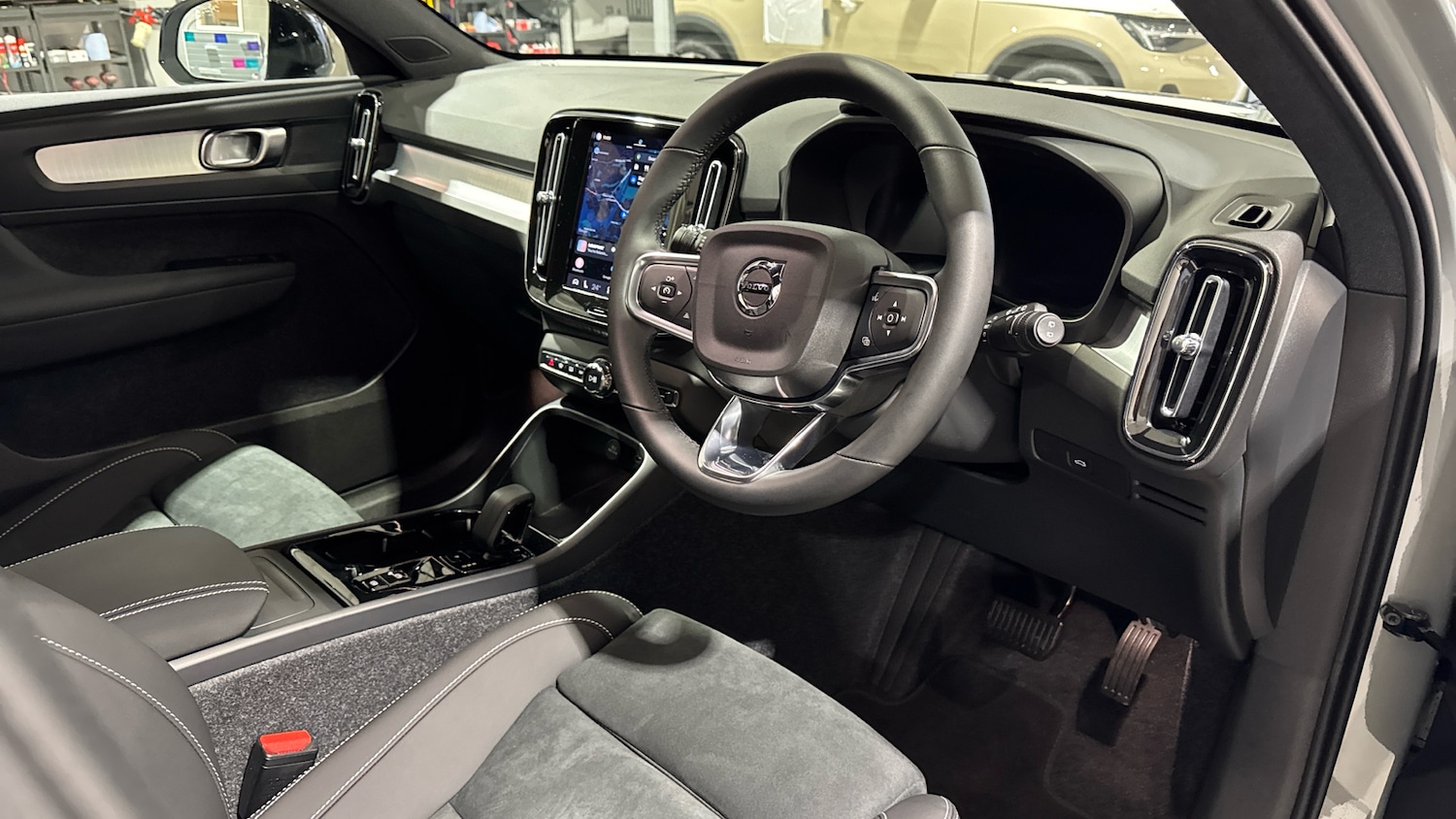 Used Volvo XC40 2025 for sale - 76858668: Photo 4