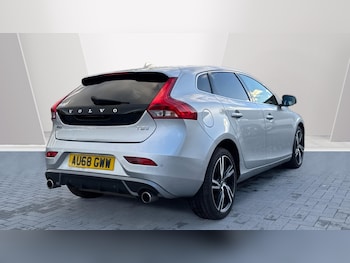 Used Volvo V40 2018 for sale - 76616362: Photo