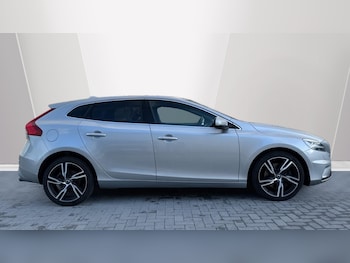 Used Volvo V40 2018 for sale - 76616362: Photo