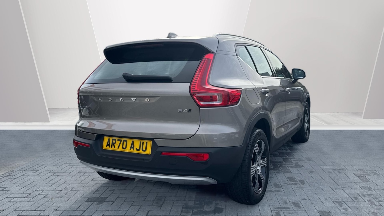 Used Volvo XC40 2021 for sale - 76637276: Photo 2