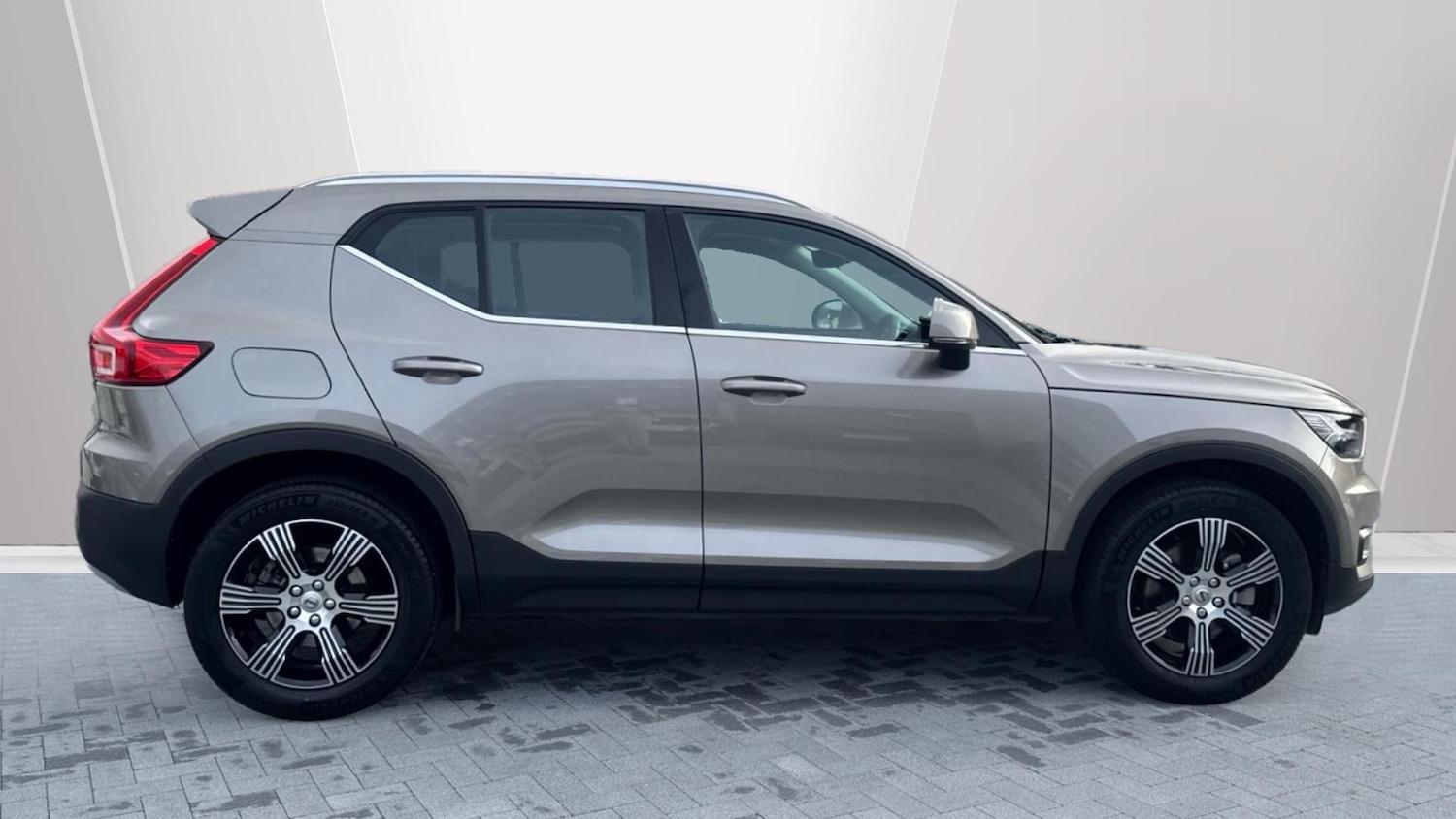 Used Volvo XC40 2021 for sale - 76637276: Photo 3