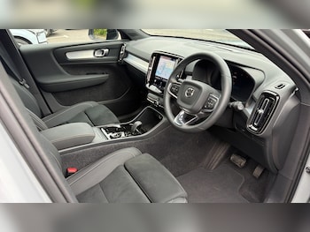 Used Volvo XC40 2025 for sale - 79295358: Photo