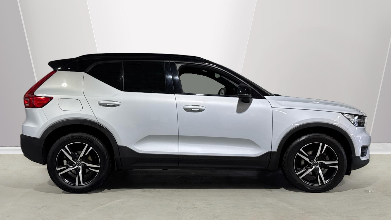 Used Volvo XC40 2021 for sale - 76807378: Photo 3