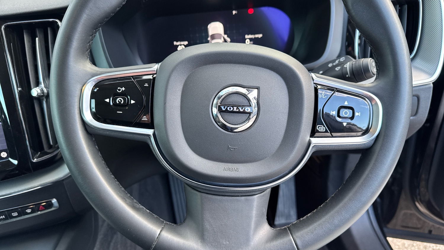 Used Volvo XC60 2023 for sale - 77063826: Photo 25