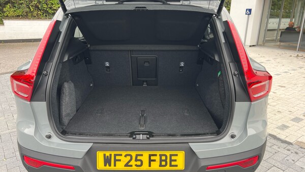 Used Volvo XC40 2025 for sale - 76205940: Photo 17