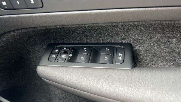 Used Volvo XC40 2025 for sale - 76205940: Photo 28