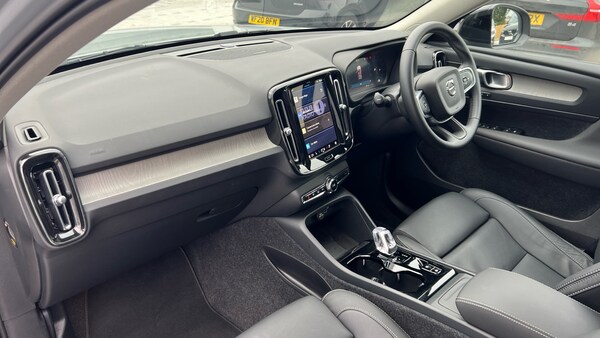 Used Volvo XC40 2025 for sale - 76205940: Photo 4