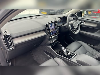 Used Volvo XC40 2025 for sale - 76205940: Photo 4