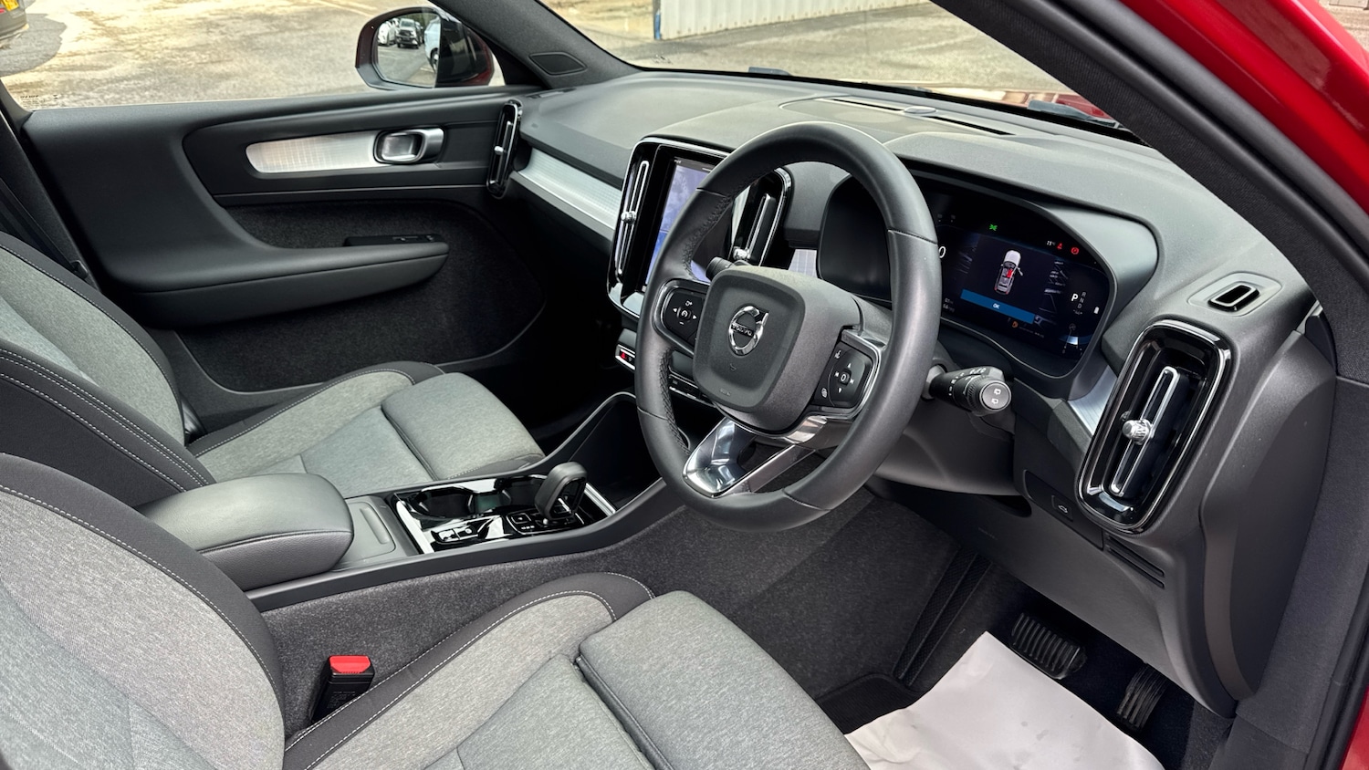 Used Volvo XC40 2023 for sale - 76683963: Photo 4