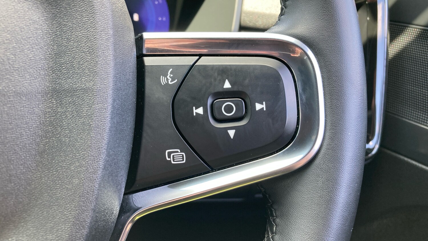 Used Volvo XC40 2023 for sale - 76683963: Photo 41