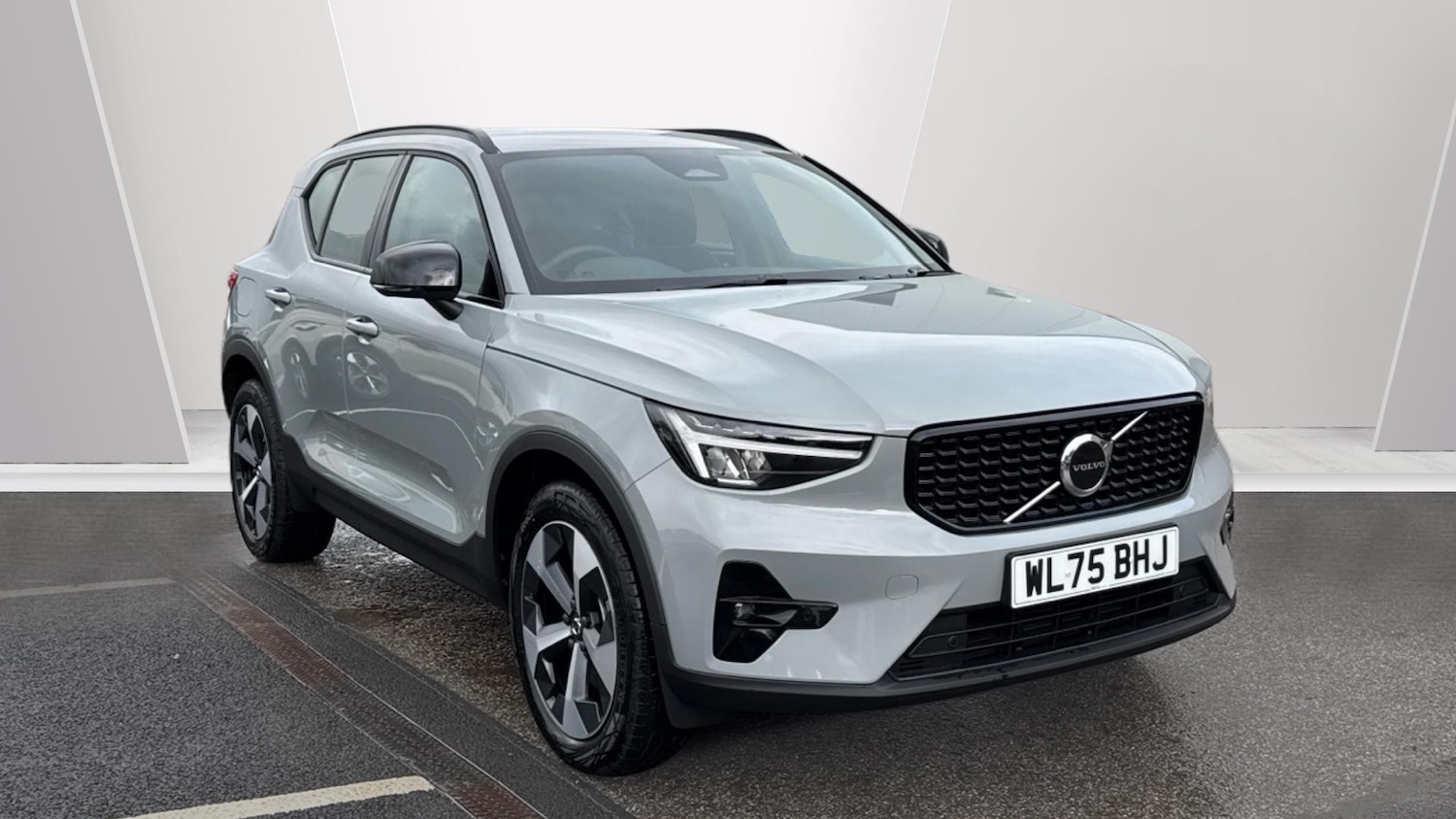 Used Volvo XC40 2025 for sale - 76858669: Photo 1