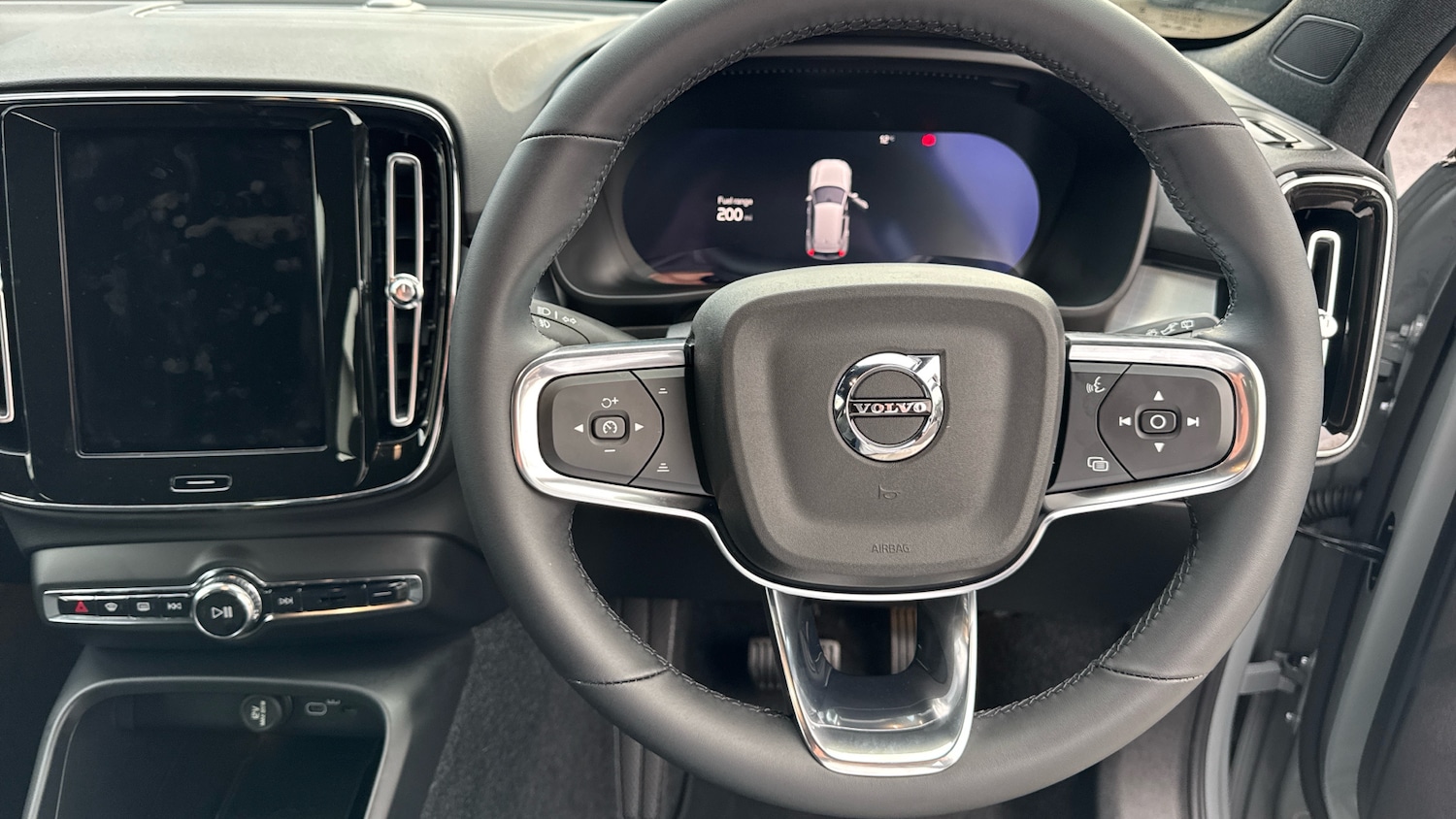 Used Volvo XC40 2025 for sale - 76858669: Photo 10