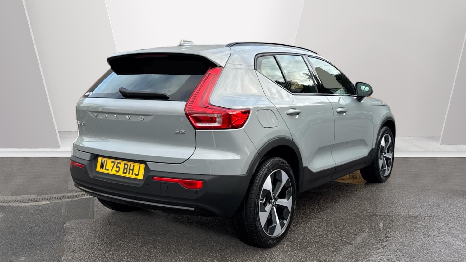 Used Volvo XC40 2025 for sale - 76858669: Photo 2