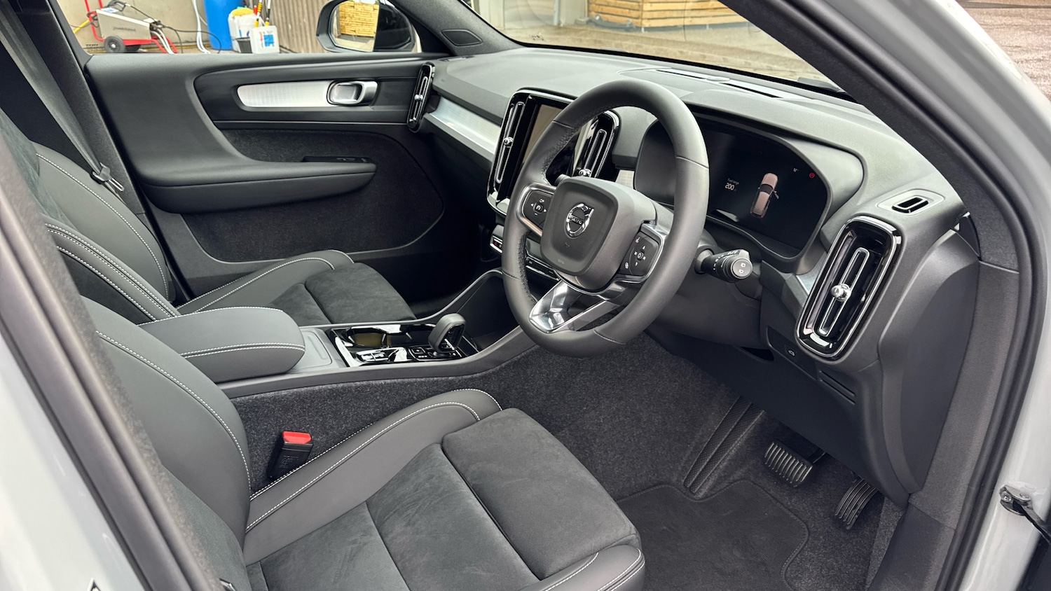 Used Volvo XC40 2025 for sale - 76858669: Photo 4