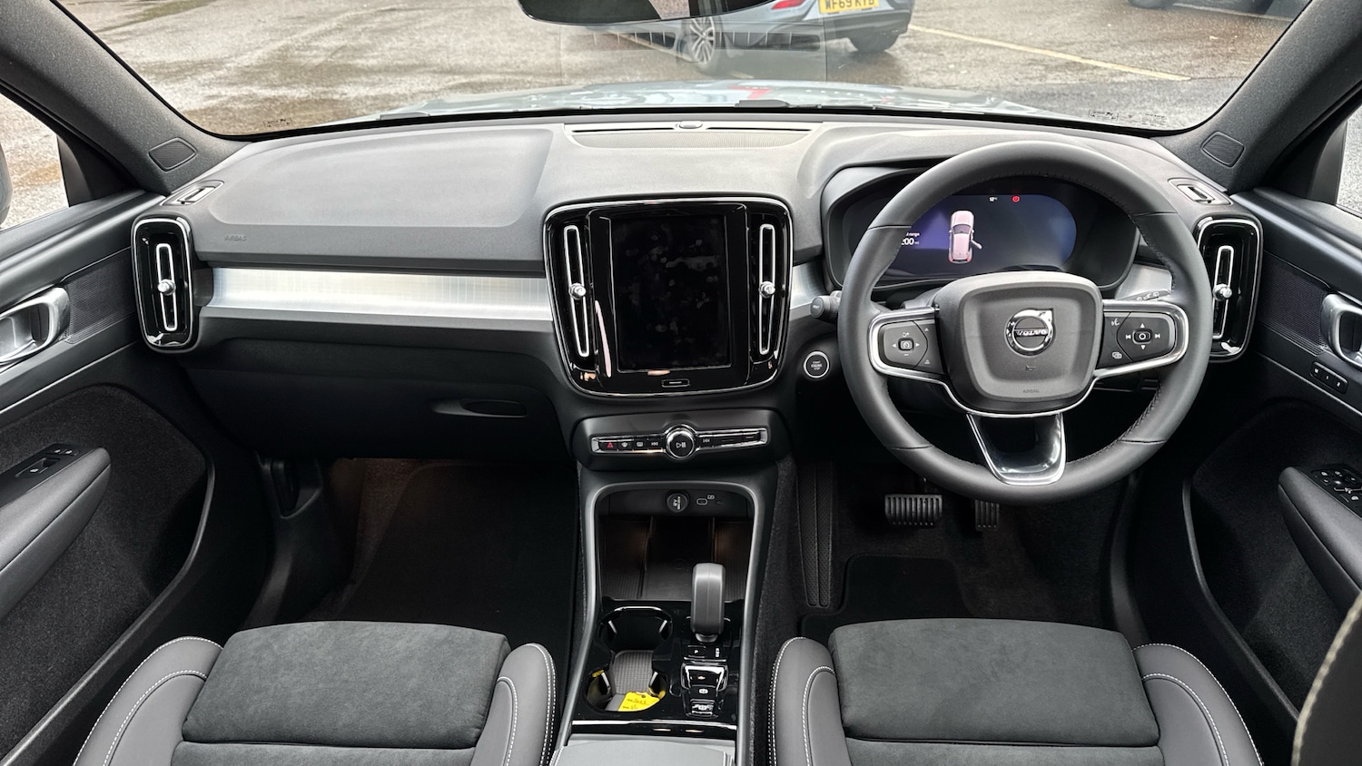 Used Volvo XC40 2025 for sale - 76858669: Photo 5