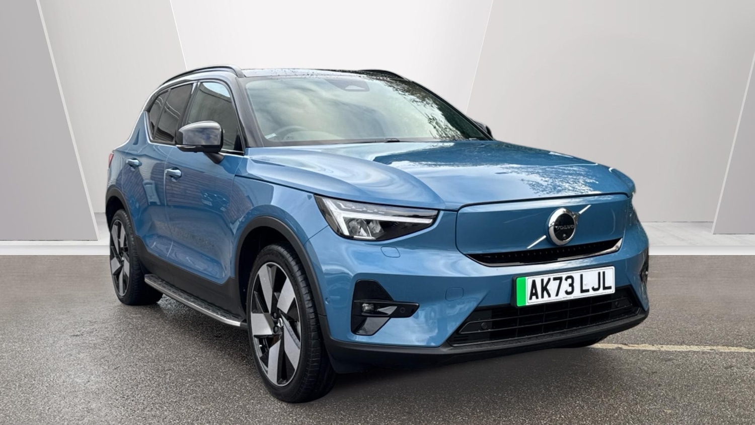 Used Volvo XC40 2023 for sale - 77340255: Photo 1
