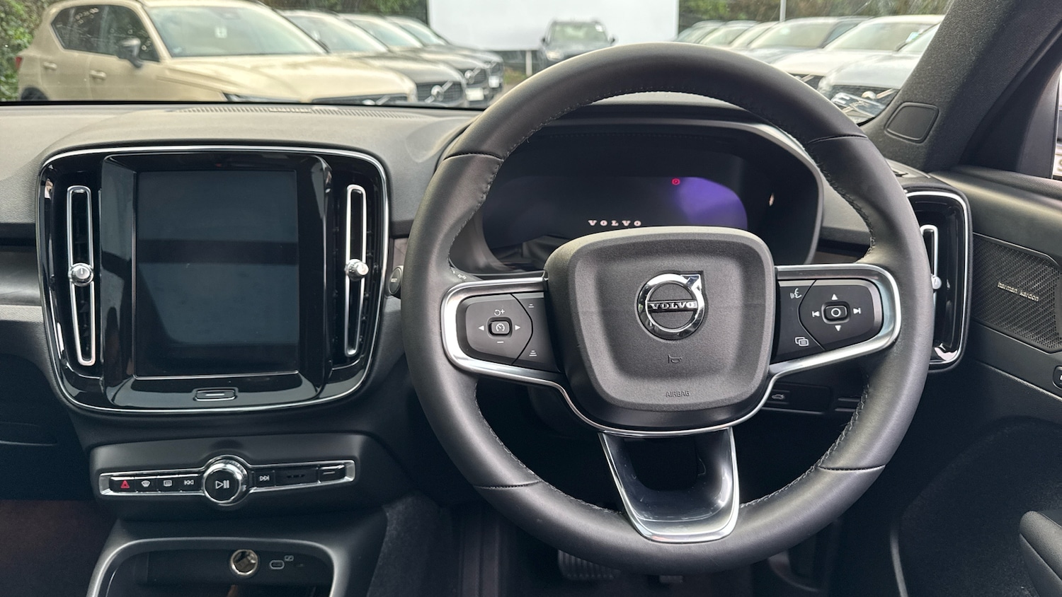 Used Volvo XC40 2023 for sale - 77340255: Photo 10