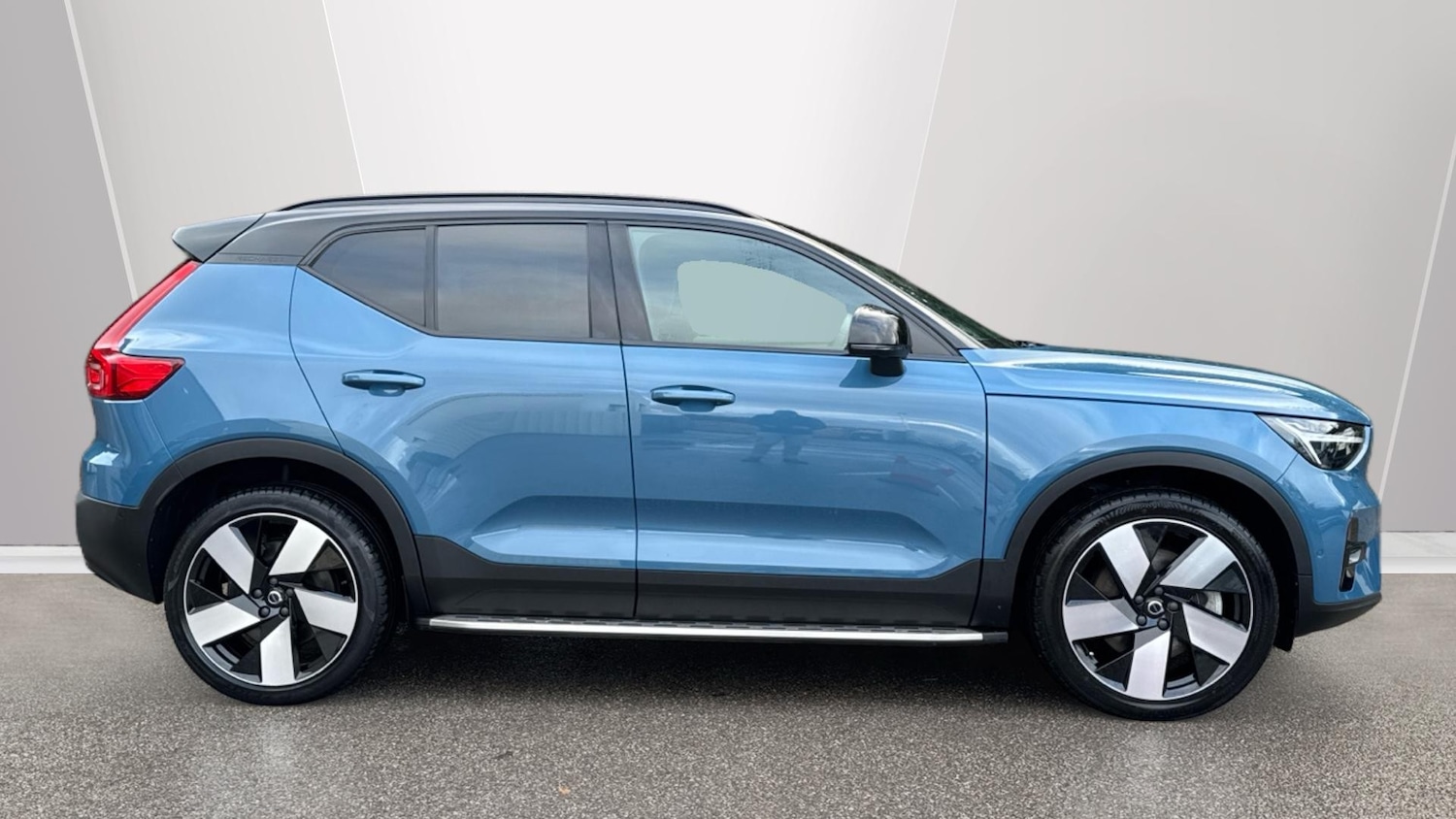 Used Volvo XC40 2023 for sale - 77340255: Photo 3