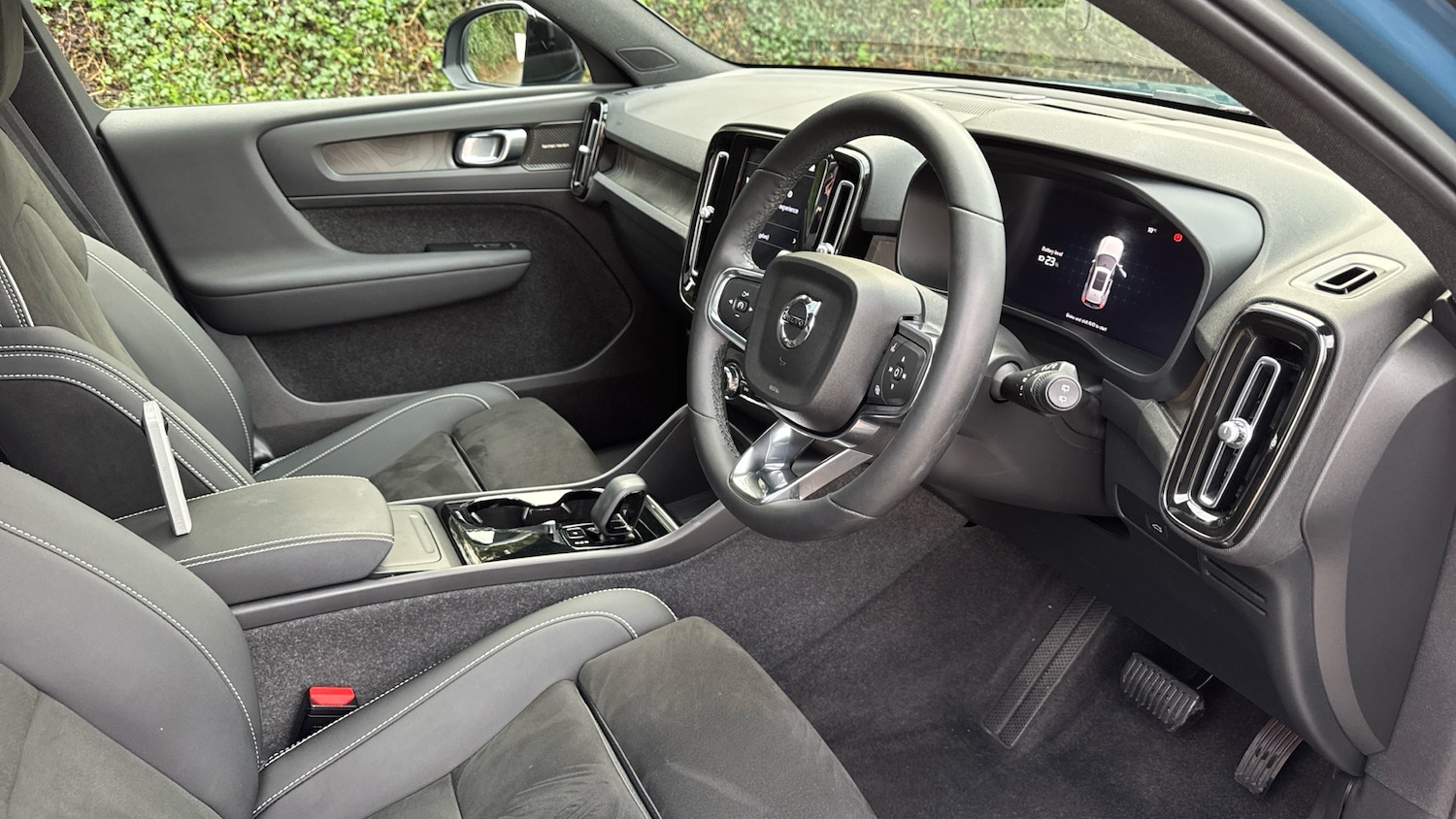 Used Volvo XC40 2023 for sale - 77340255: Photo 4