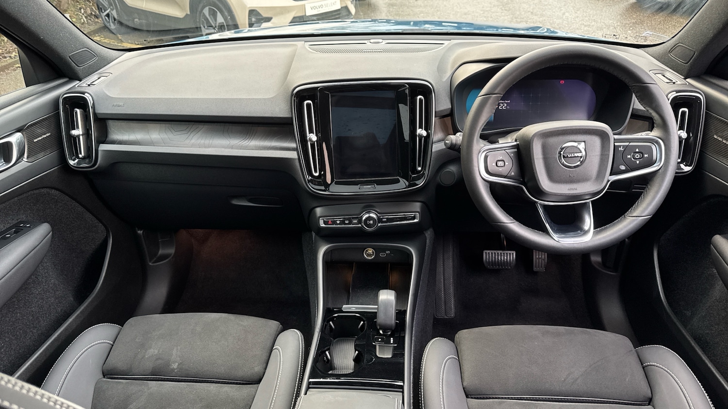 Used Volvo XC40 2023 for sale - 77340255: Photo 5