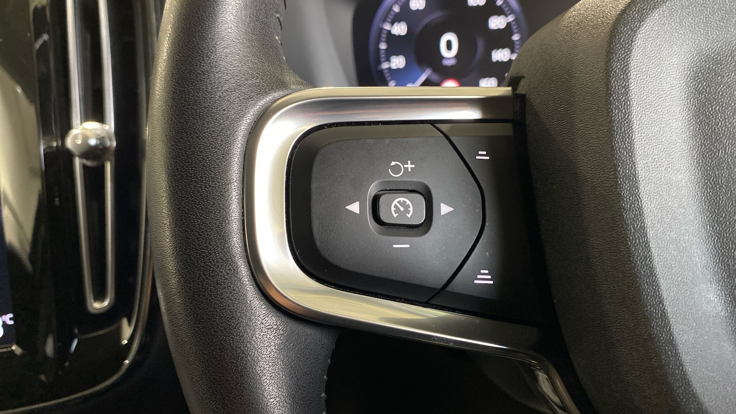 Used Volvo XC40 2021 for sale - 76545185: Photo 18