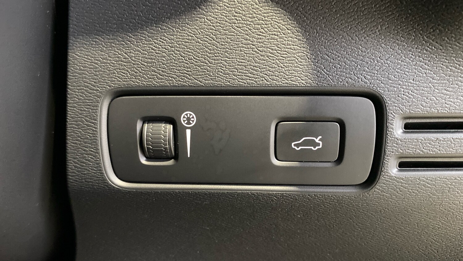 Used Volvo XC40 2021 for sale - 76545185: Photo 37