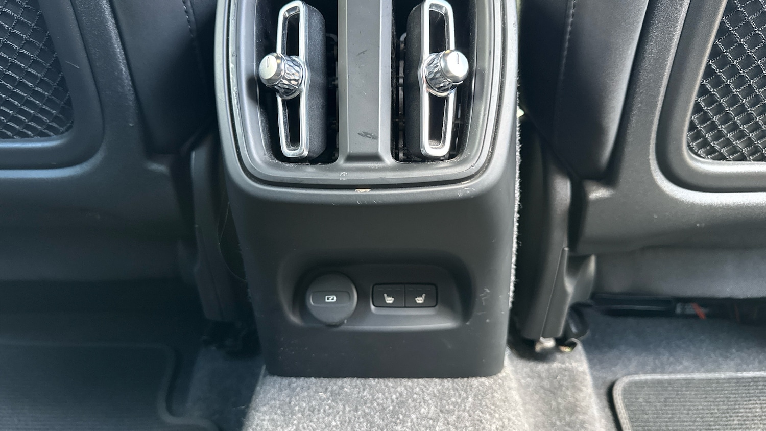 Used Volvo XC40 2024 for sale - 76719186: Photo 18