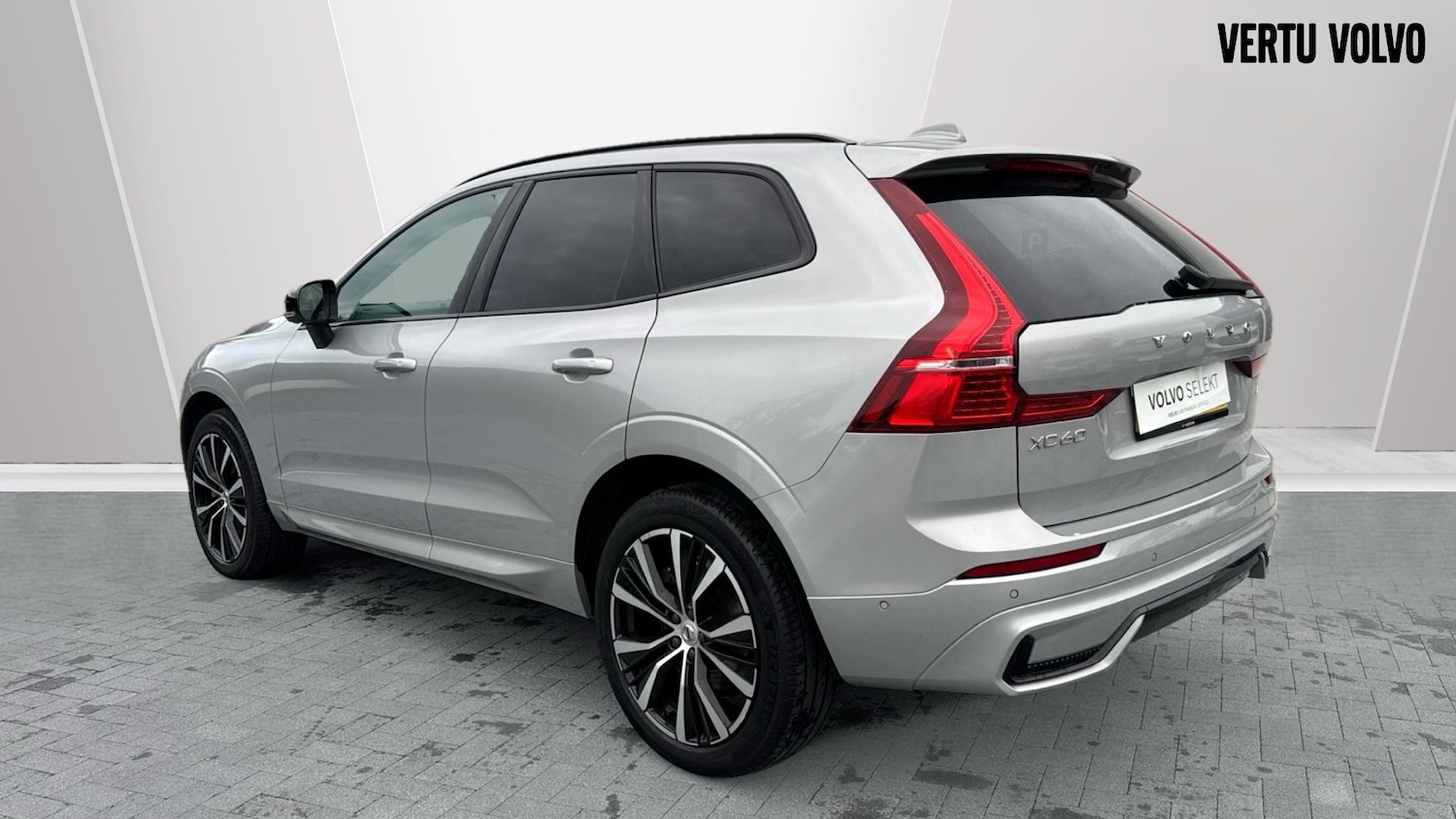 Used Volvo XC60 2023 for sale - 76494393: Photo 2