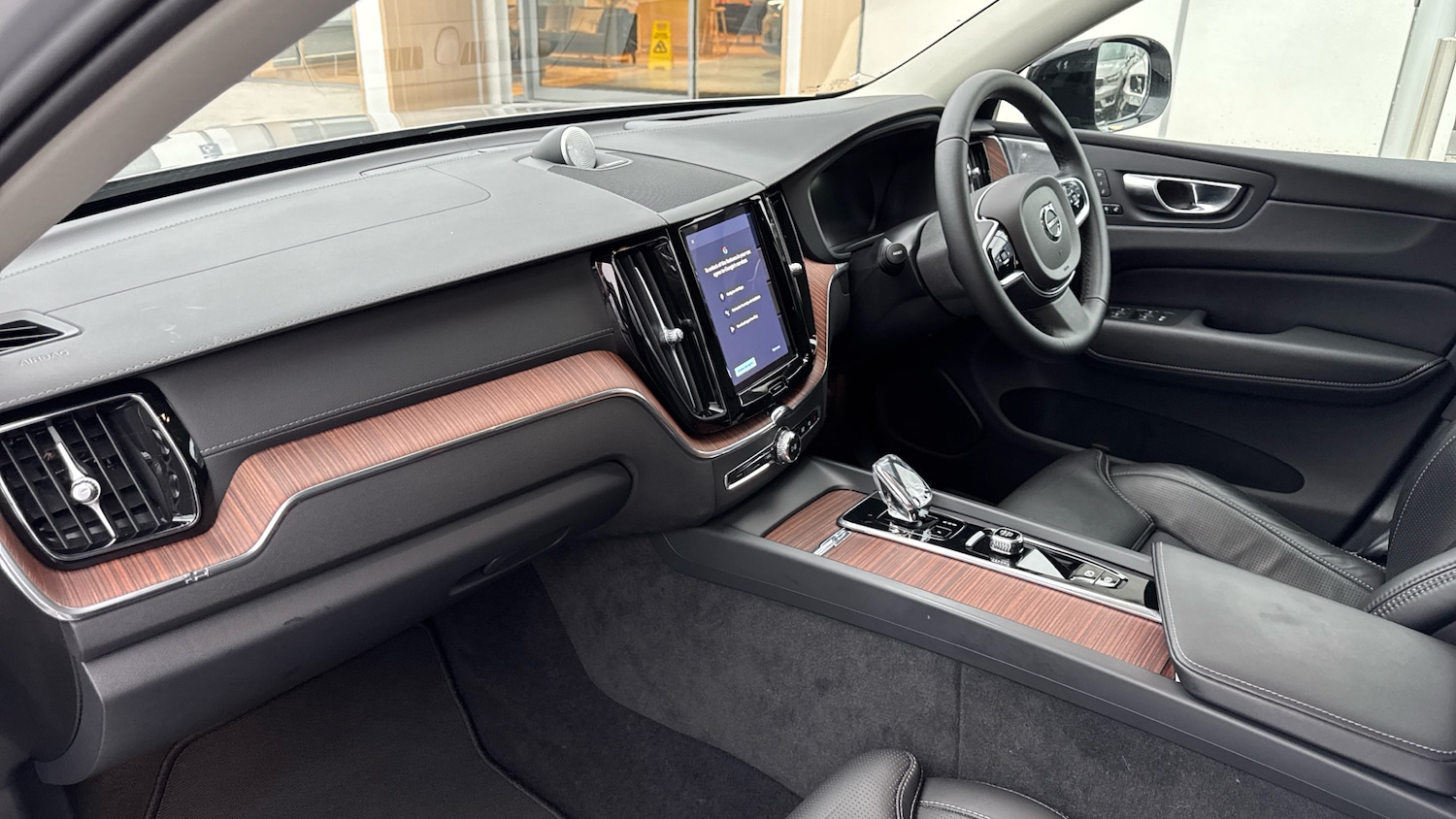 Used Volvo XC60 2023 for sale - 76494393: Photo 4