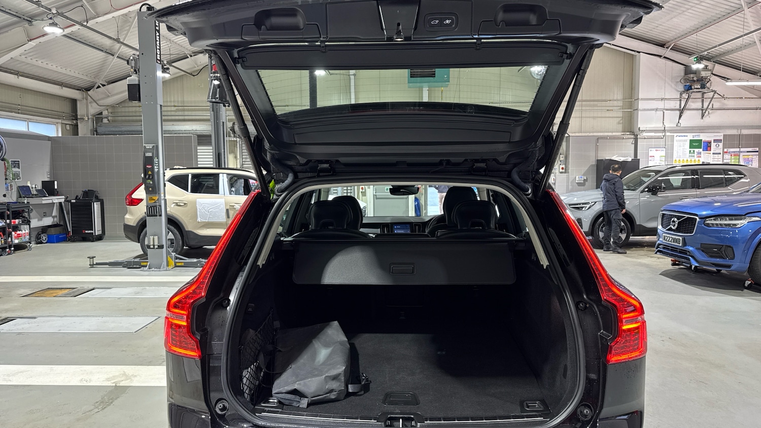 Used Volvo XC60 2023 for sale - 77003213: Photo 13