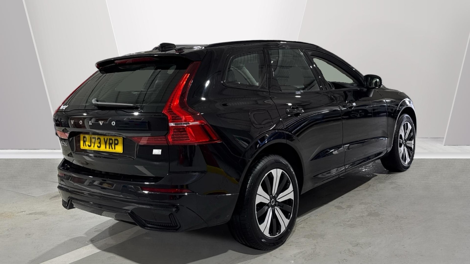 Used Volvo XC60 2023 for sale - 77003213: Photo 2