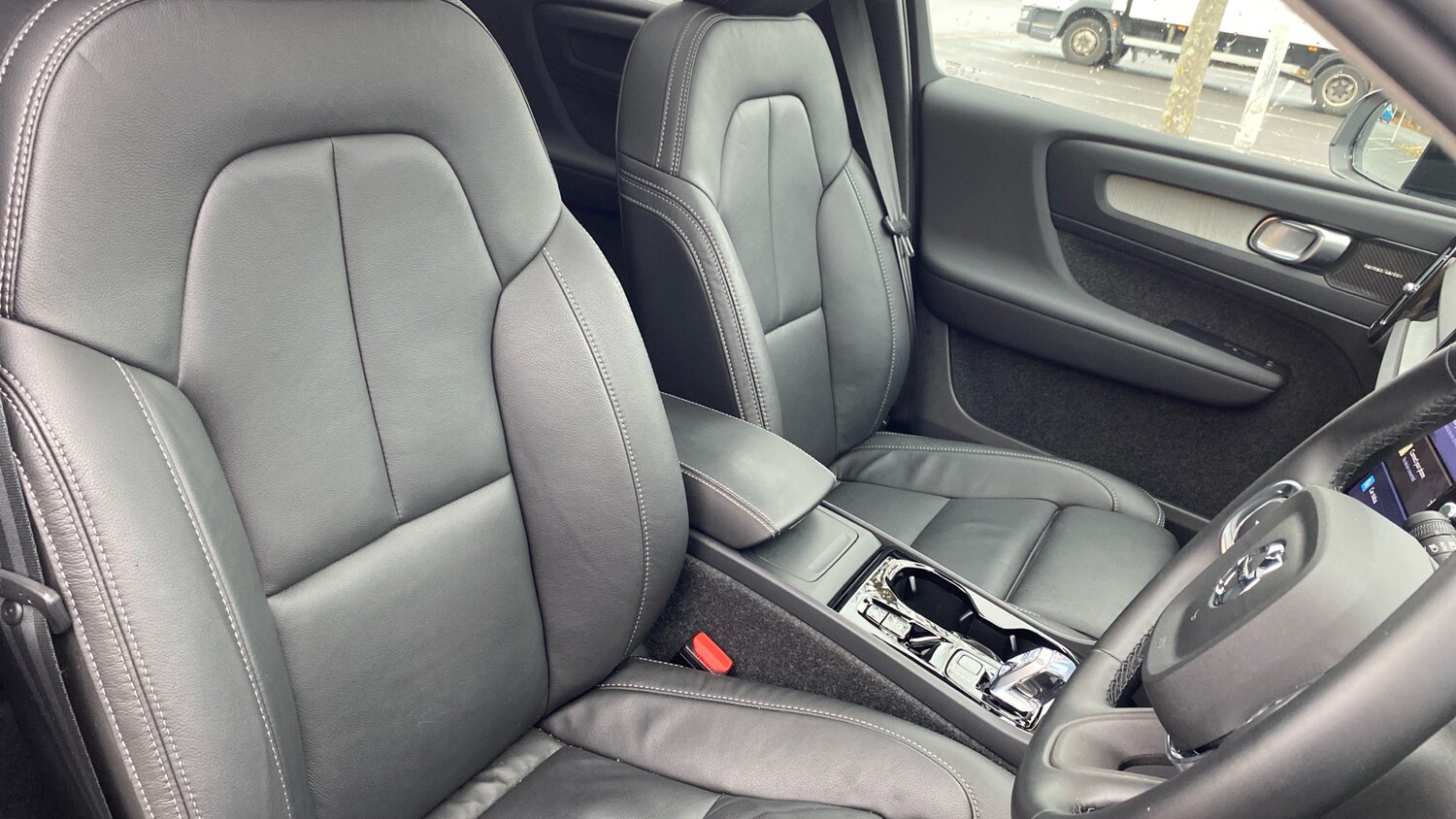 Used Volvo XC40 2024 for sale - 77417339: Photo 9