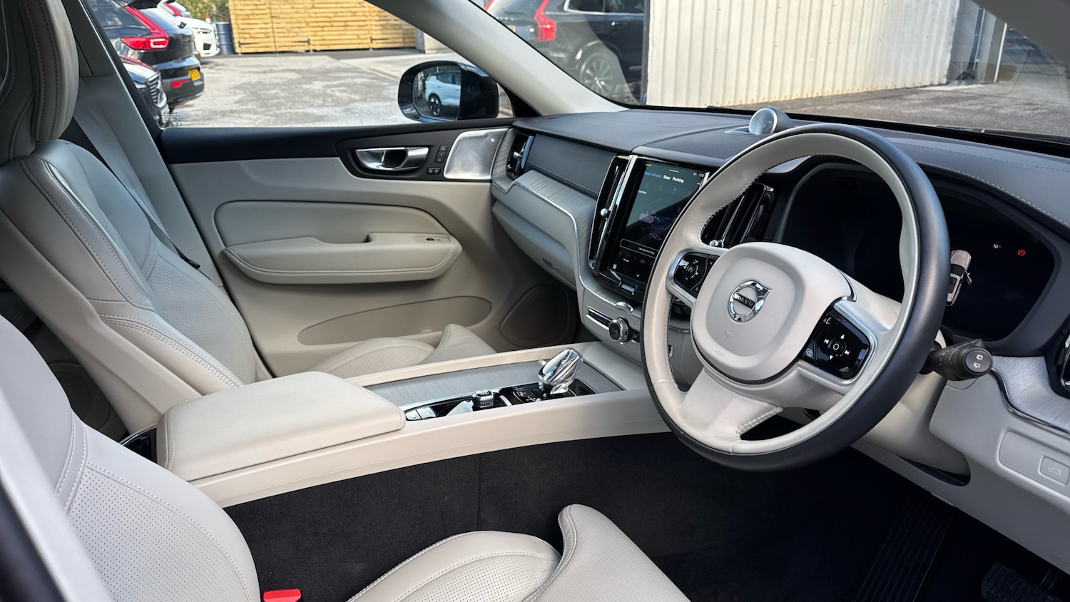 Used Volvo XC60 2024 for sale - 77802261: Photo 4