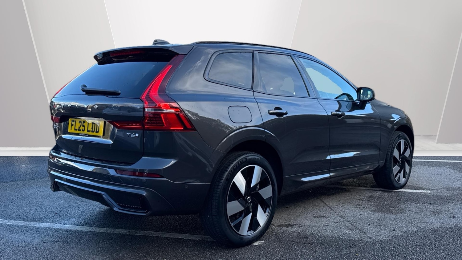 Used Volvo XC60 2025 for sale - 76734926: Photo 2