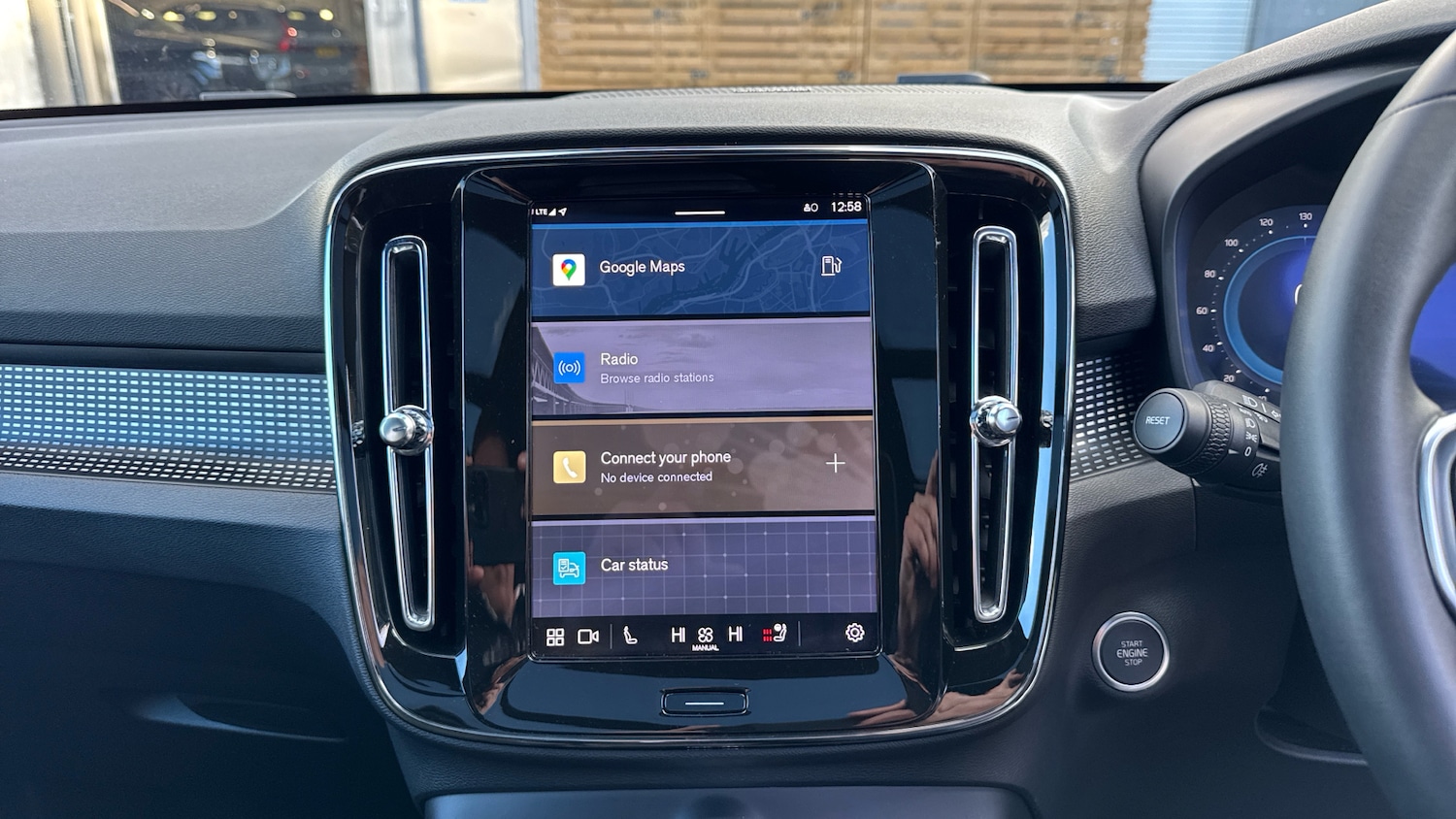 Used Volvo XC40 2025 for sale - 76741040: Photo 12