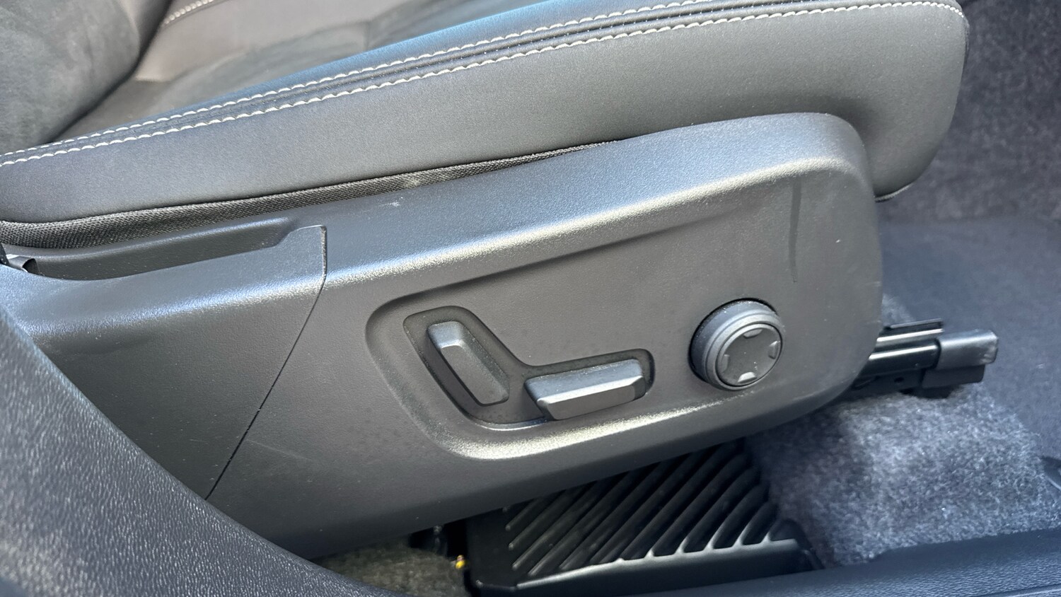 Used Volvo XC40 2025 for sale - 76741040: Photo 16