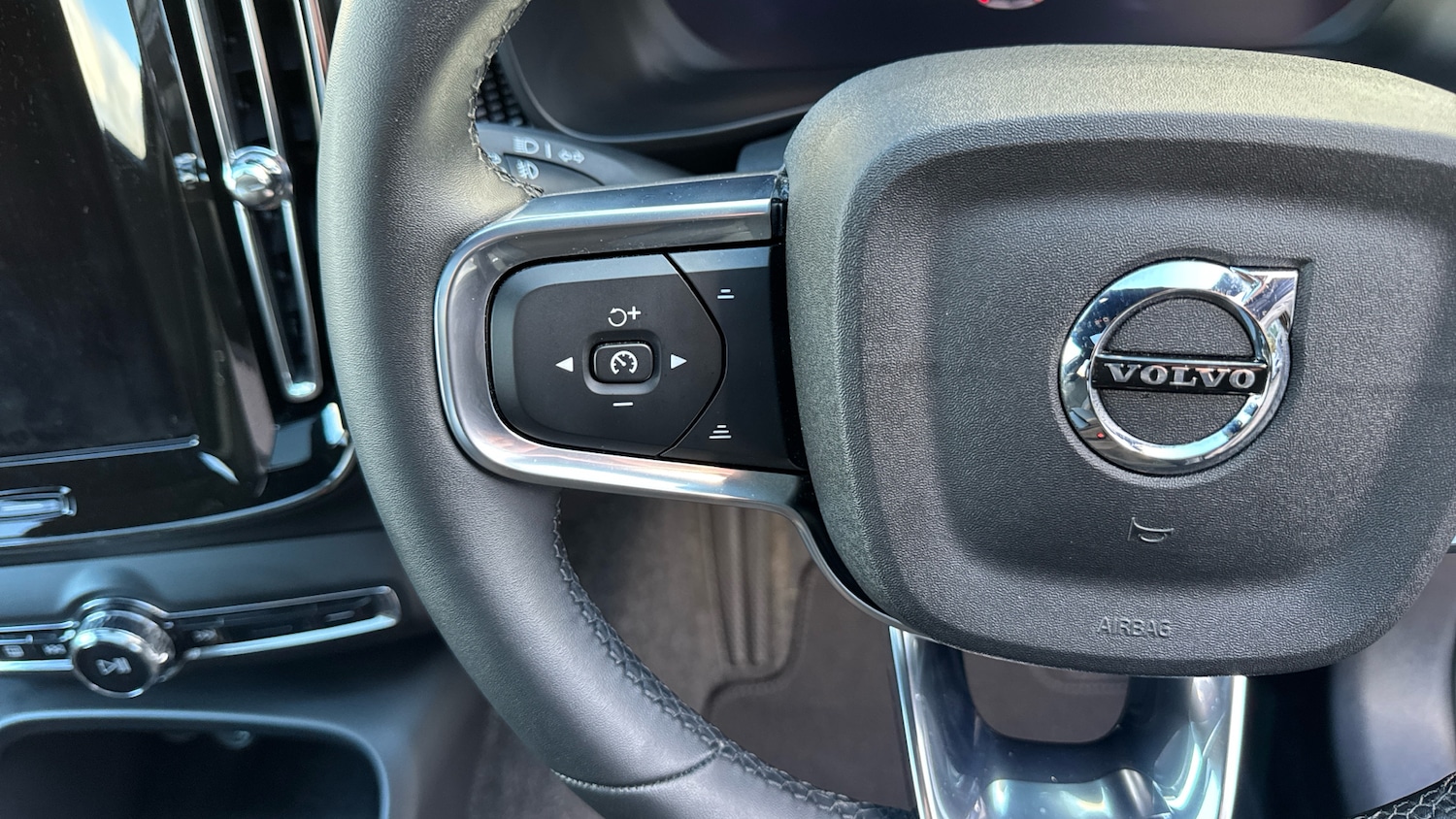 Used Volvo XC40 2025 for sale - 76741040: Photo 20