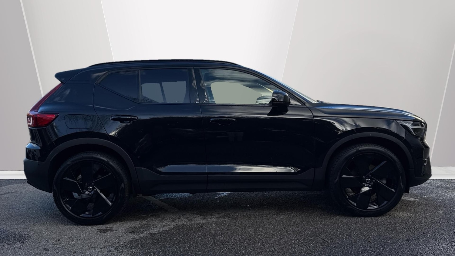Used Volvo XC40 2025 for sale - 76741040: Photo 3