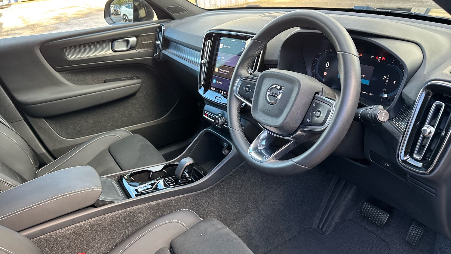 Used Volvo XC40 2025 for sale - 76741040: Photo 4