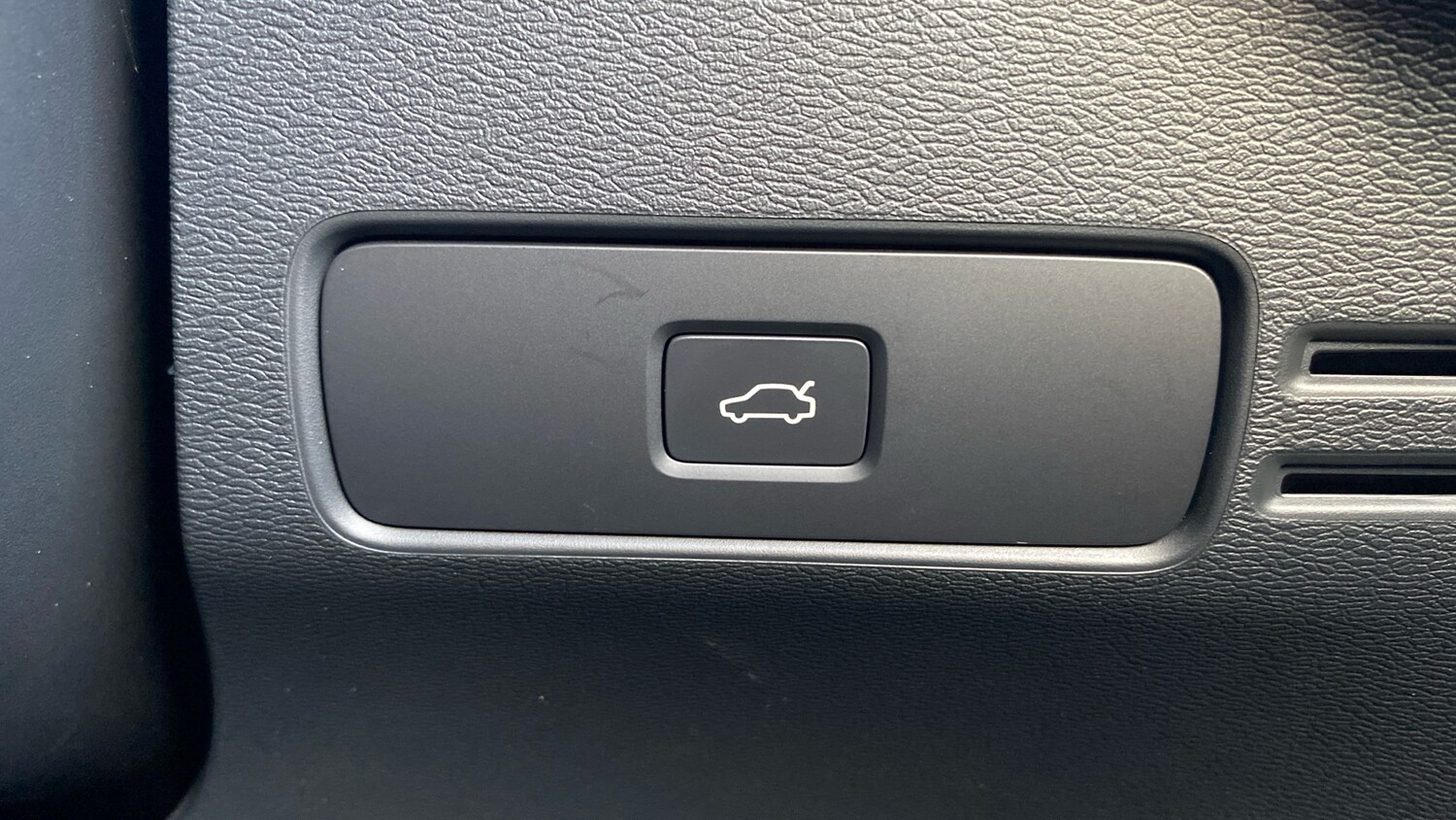 Used Volvo XC40 2025 for sale - 76542750: Photo 37