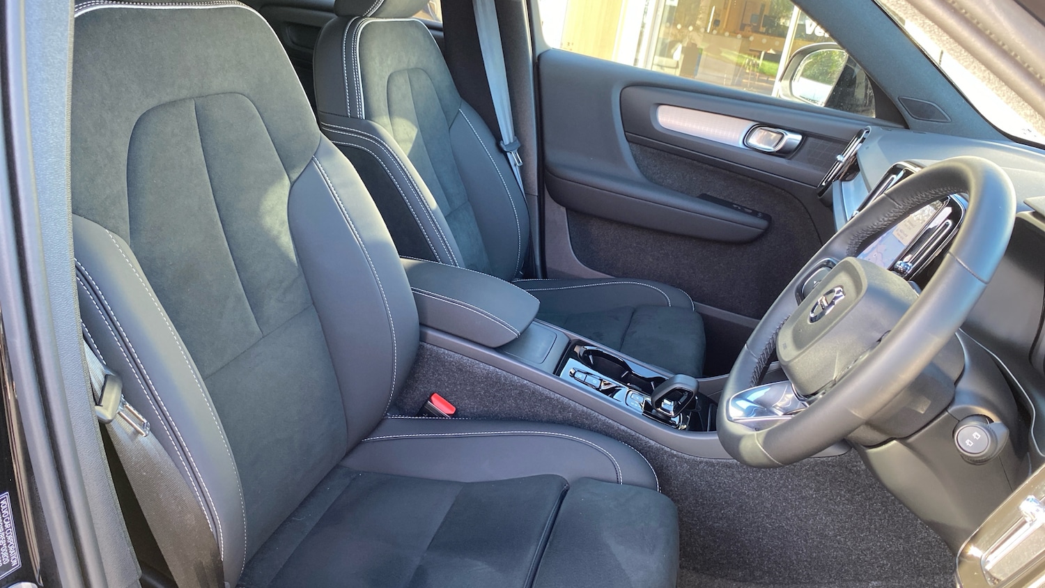 Used Volvo XC40 2025 for sale - 76542750: Photo 9