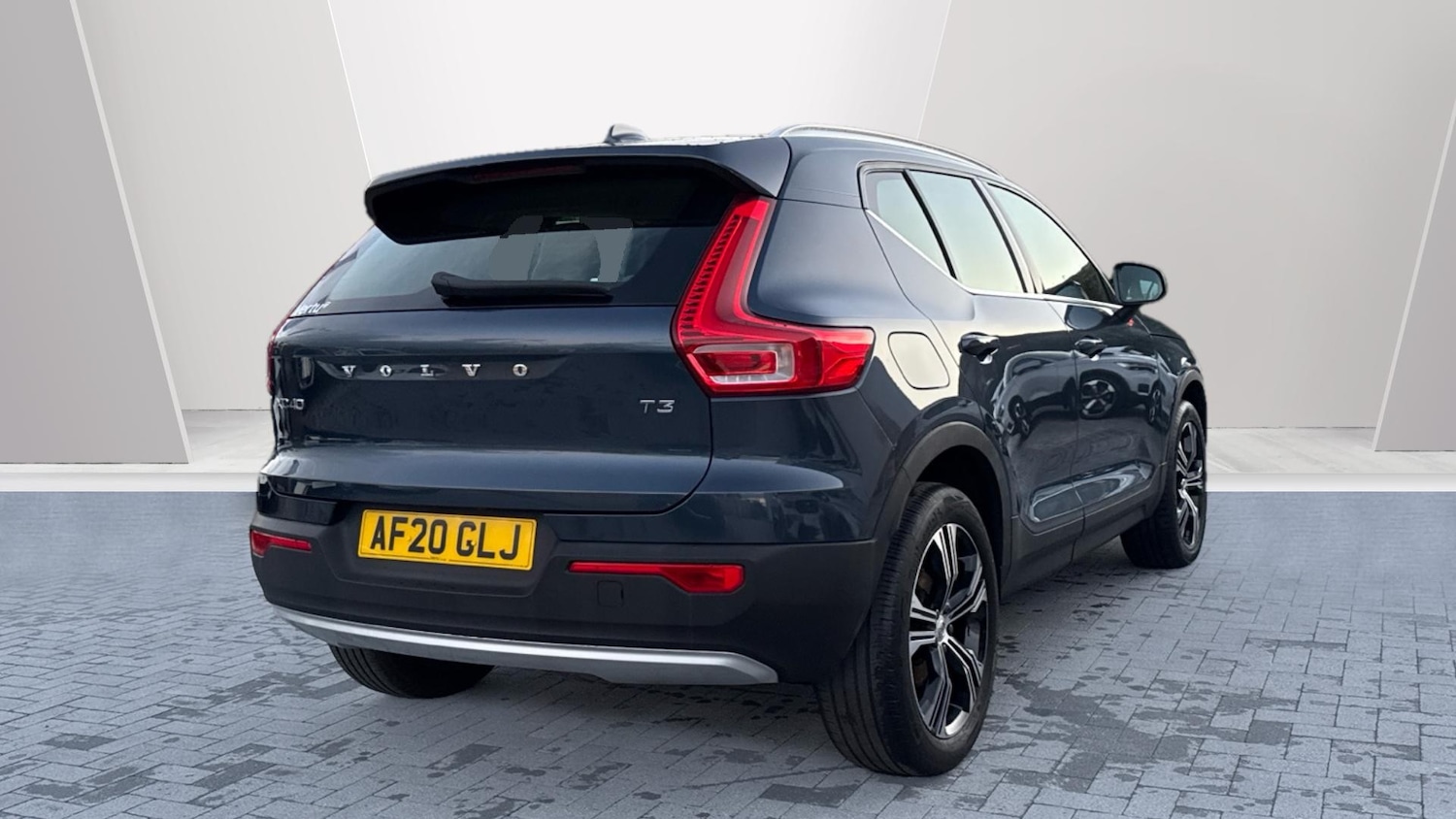 Used Volvo XC40 2020 for sale - 76625602: Photo 2
