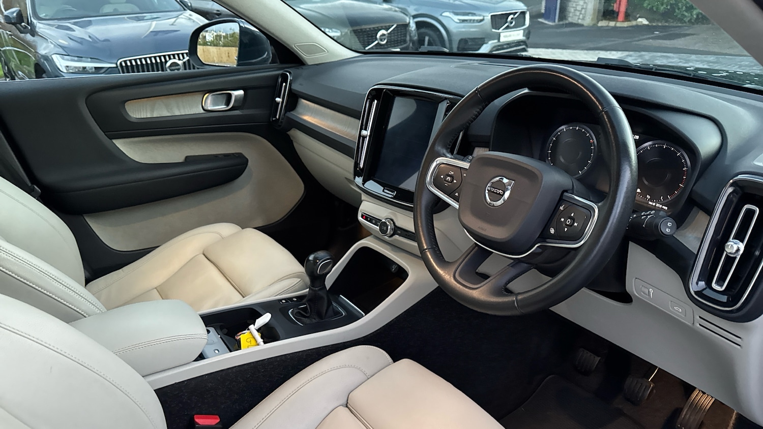 Used Volvo XC40 2020 for sale - 76625602: Photo 4