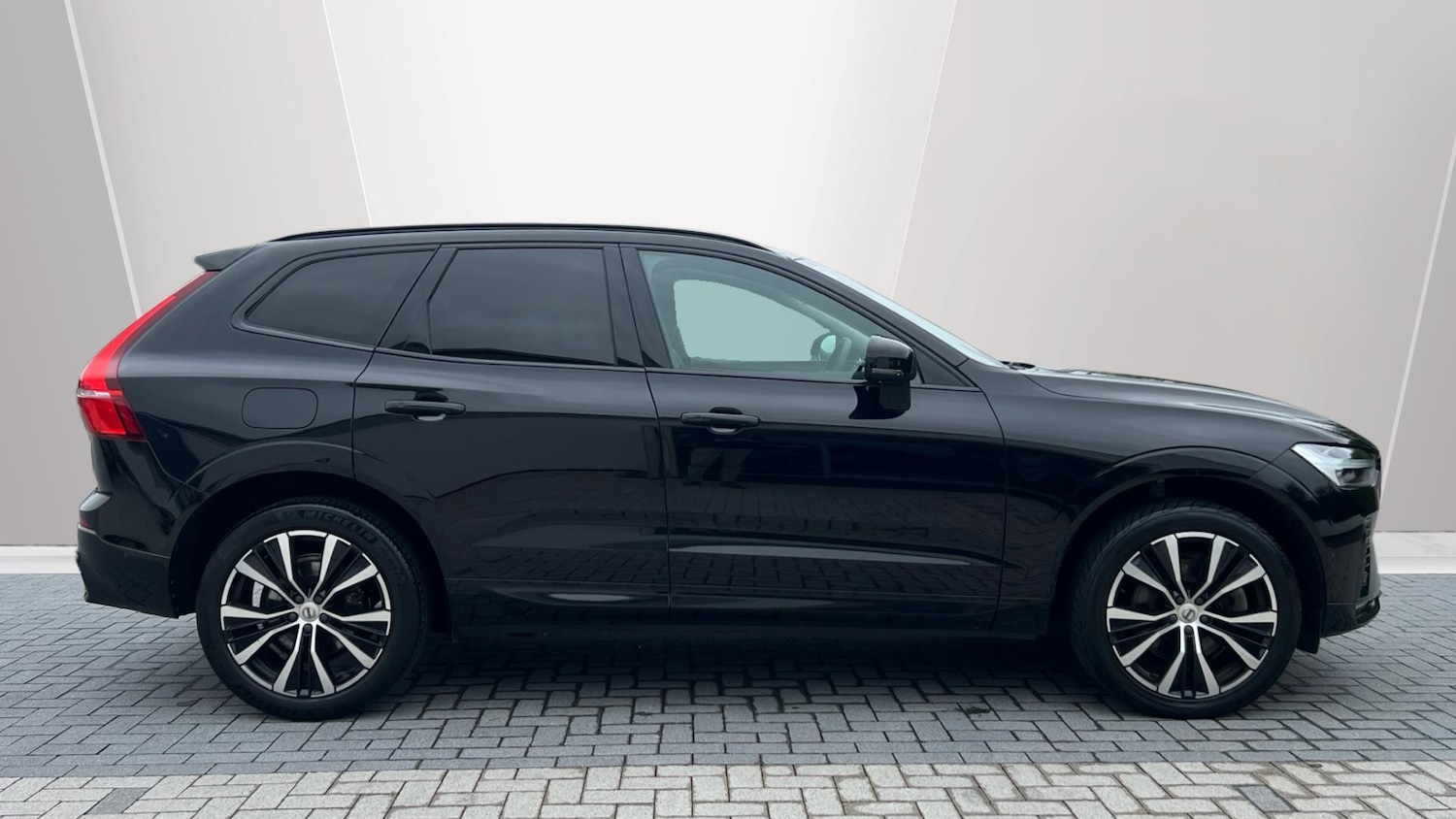 Used Volvo XC60 2023 for sale - 78164698: Photo 3