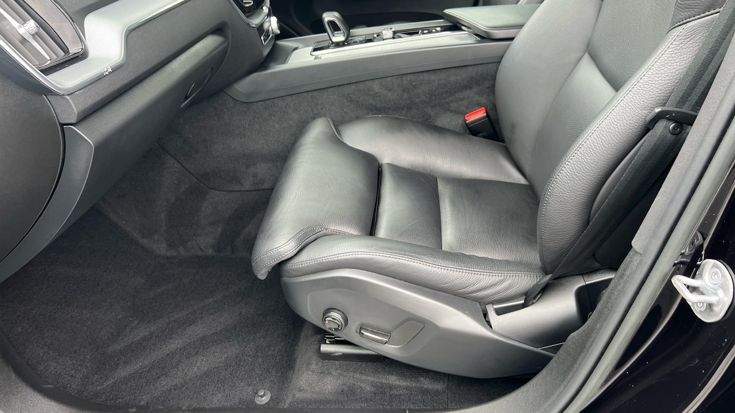 Used Volvo XC60 2023 for sale - 78164698: Photo 35