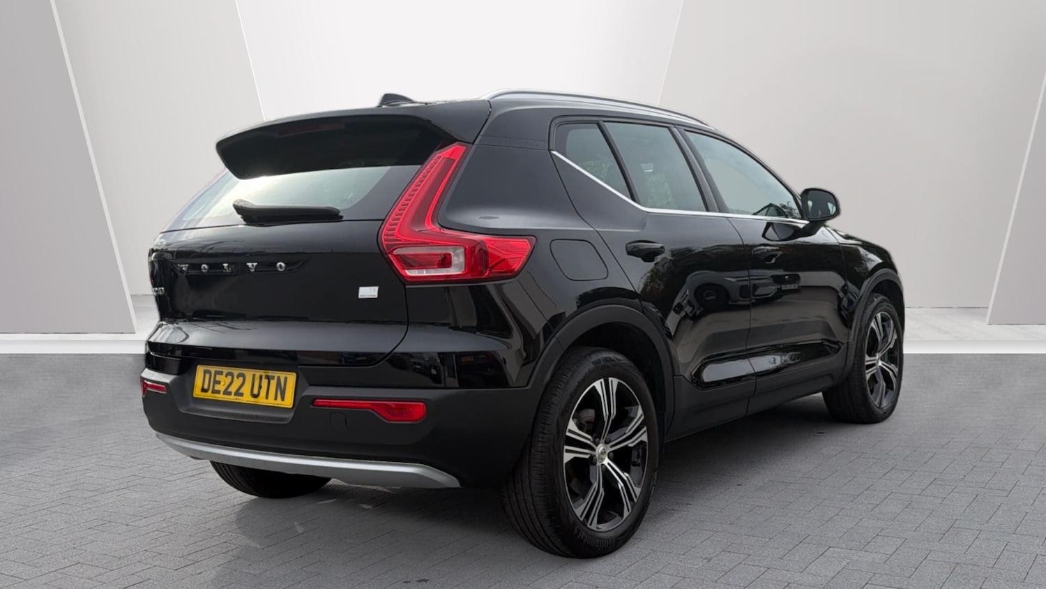 Used Volvo XC40 2022 for sale - 78197266: Photo 2